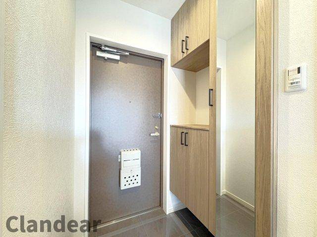 ファミール松戸リバーステージの玄関|ドキドキの新生活も、安心してスタート。ぴったりの住まいを見つけませんか？クランディアが一緒に住まい選びをサポートします‼　まずは、お気軽にお問合せください　＃クランディア
