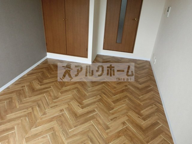 柏原市国分本町３丁目の賃貸マンションの洋室