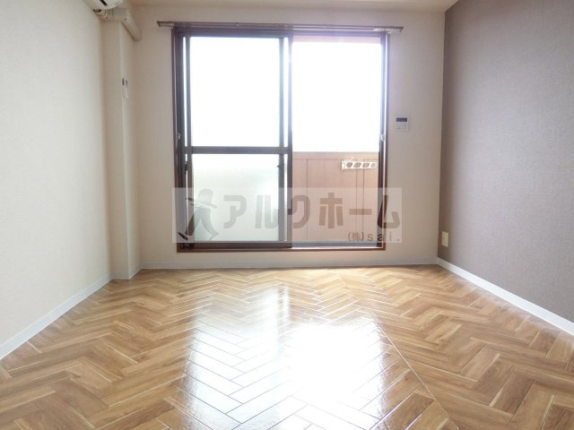 柏原市国分本町３丁目の賃貸マンションの洋室