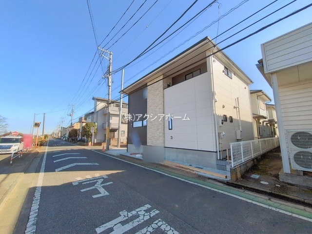 所沢市中富南3丁目・全1棟　新築一戸建　～LDK21.6帖～の前面道路含む現地写真