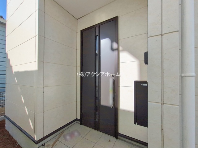 所沢市中富南3丁目・全1棟　新築一戸建　～LDK21.6帖～の玄関