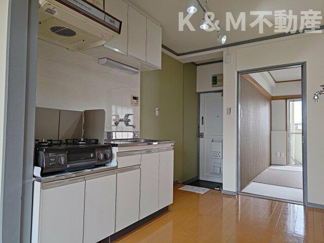 柏グリーンコーポのキッチン|★新品ガスレンジ★吊戸棚★シ… 