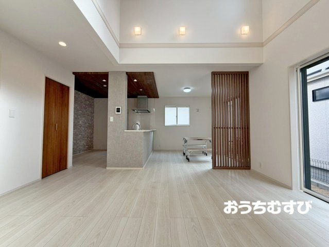 守山区小幡南2丁目(全3棟)の居間・リビング