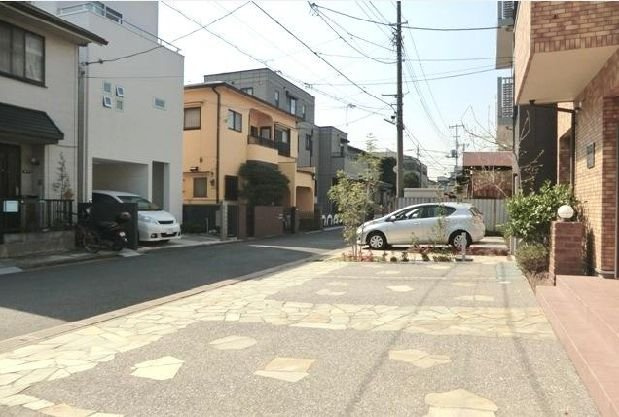 サン・ヴェルデの駐車場|★敷地内駐車場１台空車あり！★