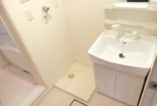 サン・ヴェルデの洗面所|★シャワー水栓型洗面台＆室内洗濯機置場あり。★