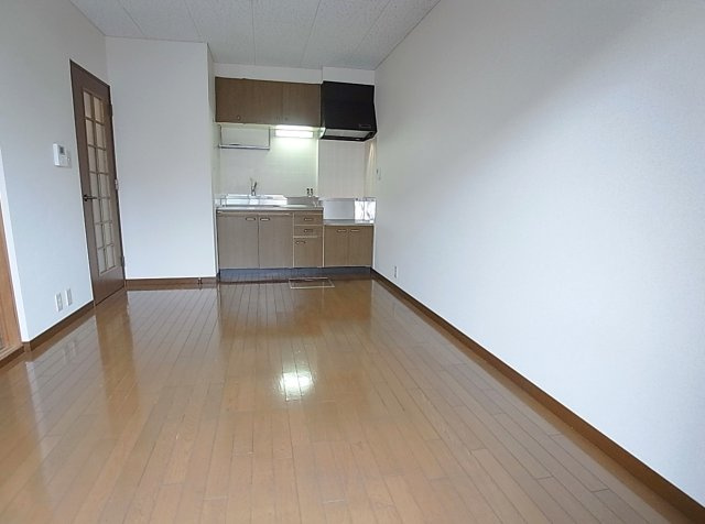 アイマンション長尾の居間・リビング|リビング広々スペース