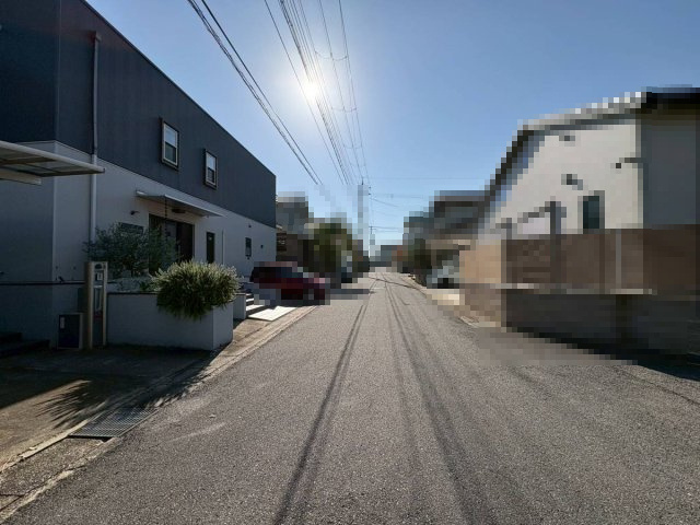 京都市西京区大原野西境谷町1丁目の前面道路含む現地写真|閑静な住宅地です。