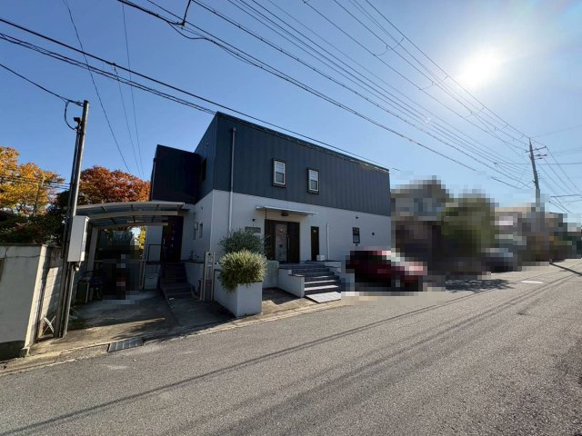 【価格改定】京都市西京区大原野西境谷町1丁目の前面道路含む現地写真|前道広々としており、車の駐車もしやすいです。