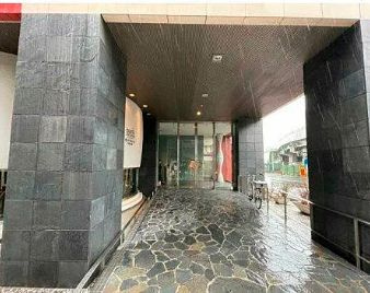 【エントランス】 | パークホームズセントラルシティ中央区湊 | ゆとりのあるエントランスです