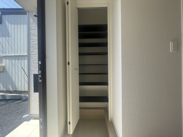 クレイドルガーデン八戸市小中野第7　1号棟の収納
