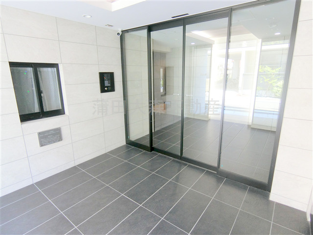 ドゥーエ梅屋敷のエントランス