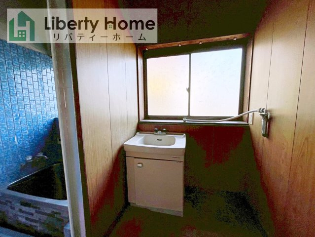 かすみがうら市稲吉東4丁目　中古戸建の独立洗面台