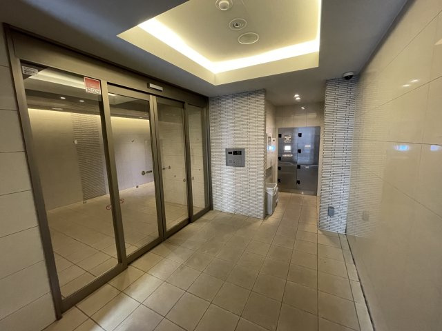ＧＲＡＮ　ＣＯＵＲＴ　ＹＯＮＯのロビー|オートロック、宅配ボックス