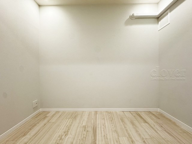 【寝室】 | 湯島ビル | 洋室1　ベッドを置いて個人居室にする場合は、多くの時間を過ごすことになる空間です。使い勝手や落ち着きを想像してください。～即日のご見学可能～　お問合せはお気軽にどうぞ。