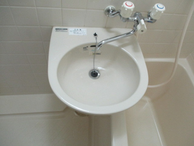 【洗面所】 | コートラビーム | 浴室内の洗面台です