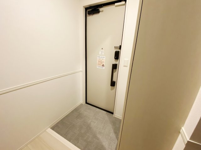 グラセフルⅢの玄関|別号室の参考写真です。