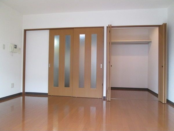 ポーラスターの洋室