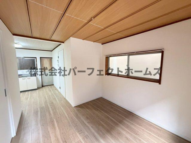 萱島東2丁目テラスハウスの居間・リビング|ゆったりとした居間です