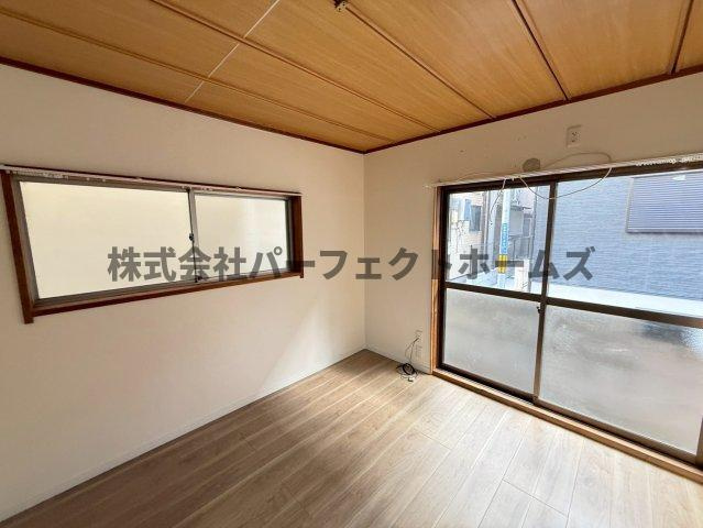 萱島東2丁目テラスハウスの居間・リビング|おしゃれなリビングです