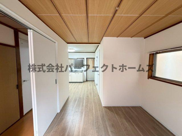 萱島東2丁目テラスハウスの居間・リビング|ゆったりとした居間です