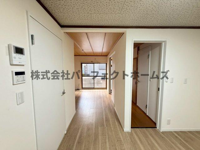 萱島東2丁目テラスハウスの居間・リビング|ゆったりとしたリビングです