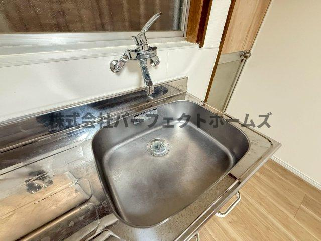 萱島東2丁目テラスハウスのキッチン|コンパクトなキッチンで掃除もラクラク