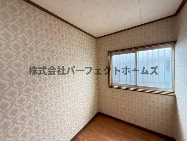 萱島東2丁目テラスハウスの洋室|明るい洋室です