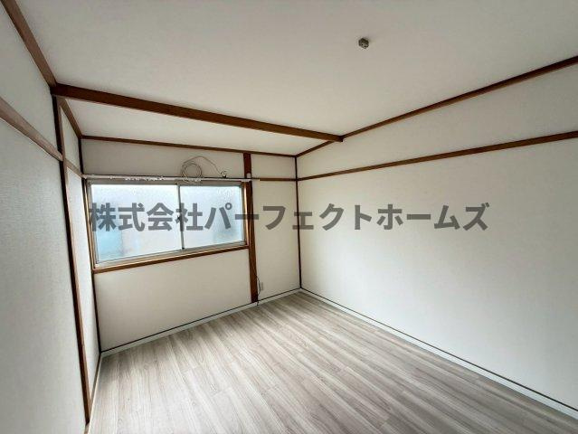 萱島東2丁目テラスハウスの洋室|落ち着いた色調の洋室です