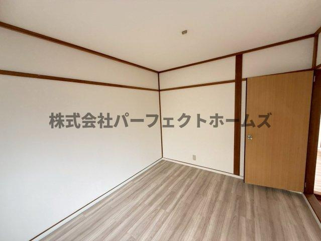 萱島東2丁目テラスハウスの洋室|使い勝手のいい洋室です