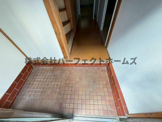 萱島東2丁目テラスハウスの玄関|シンプルで使いやすい玄関です