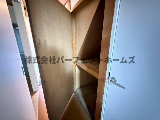 萱島東2丁目テラスハウスの収納|大きなスペースがあり、収納には困りません