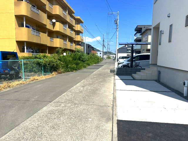 【前面道路含む現地写真】の画像