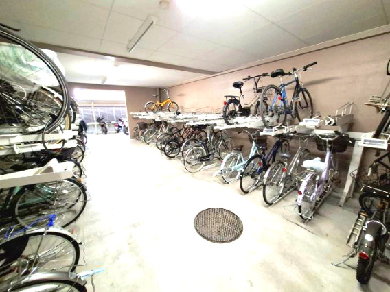 メゾンフィオーレ竜南　静岡市葵区竜南３丁目　1階の駐輪場|広い駐輪場があります！