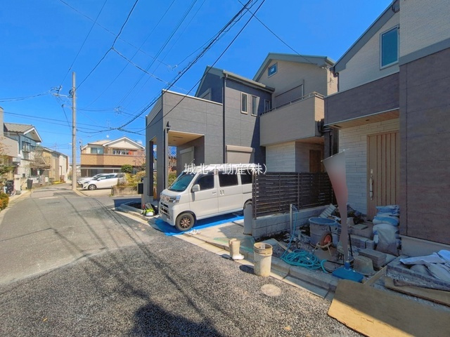 練馬区南田中5丁目 全2棟 A号棟の前面道路含む現地写真
