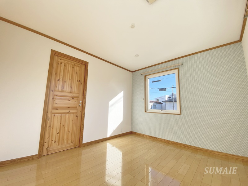 Ｓｗｅｄｉｓｈ Ｍａｉｓｏｎ 元町の寝室|アクセントクロスのあるオシャレな内装です☆