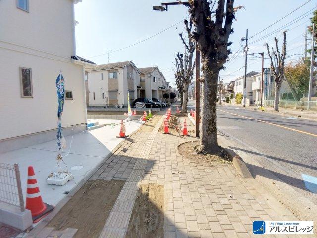 新築／ふじみ野市松山2丁目　全４棟　今回販売2棟の前面道路含む現地写真|前面道路は歩道も整備されています