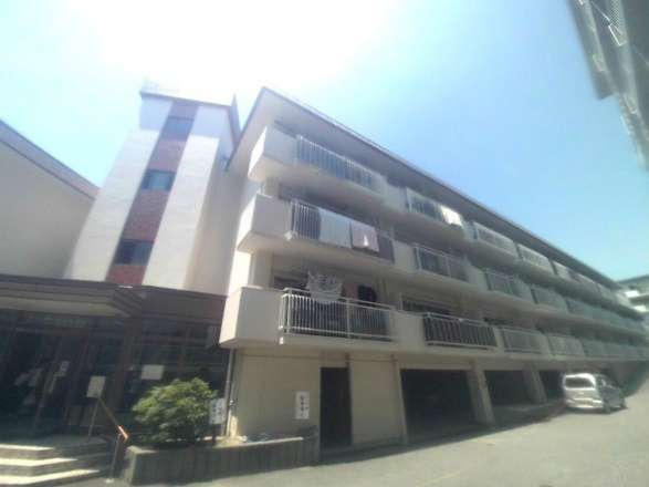 マンション朝霧３号館の外観