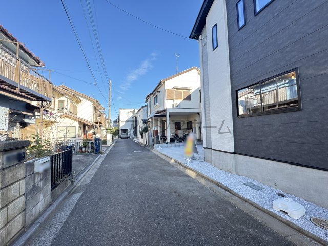 所沢市東狭山ケ丘1丁目・全1棟　新築一戸建　～駅徒歩5分～の前面道路含む現地写真