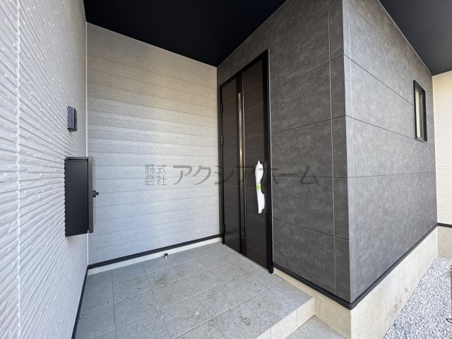 所沢市東狭山ケ丘1丁目・全1棟　新築一戸建　～駅徒歩5分～の玄関