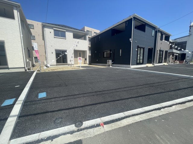 クレイドルガーデン八戸市小中野第7　2号棟の前面道路含む現地写真