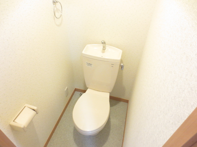 アムールモネのトイレ|別号室の参考写真です。