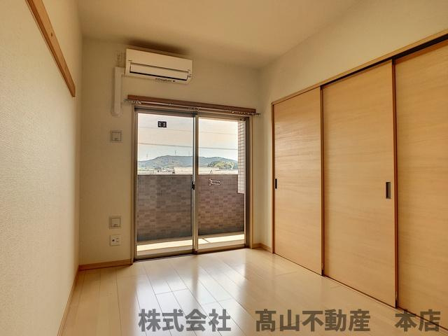 ロイヤルタワー赤間中央の居間・リビング