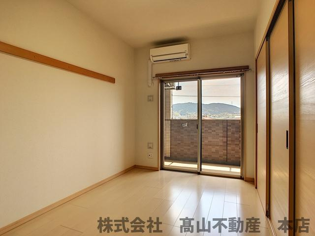 ロイヤルタワー赤間中央の居間・リビング