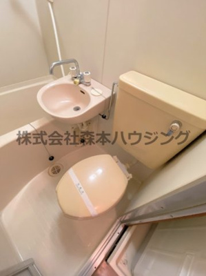 【トイレ】 | 　グリーンプラザ | 落ち着いた色調のトイレです