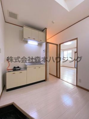 【居間・リビング】 | 　グリーンプラザ | ゆったり過ごせるキッチンスペースです