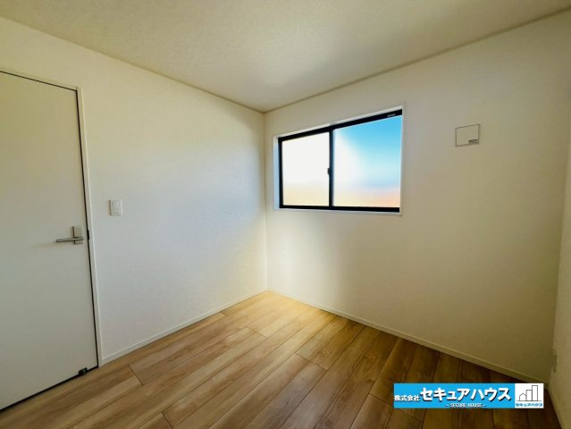 【今からご案内可能】刈谷市泉田町中西　全3棟の洋室|【洋室】
◆お子様のお部屋や主寝室、来客時の宿泊室、趣味のお部屋としてもご利用いただけます♪