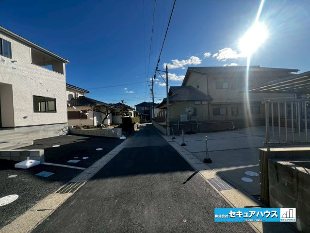 【今からご案内可能】刈谷市泉田町中西　全3棟の前面道路含む現地写真|全体区画数｜全3棟
◆駐車2台可能！(但し、車種による)
◎まずは、お気軽にお問い合わせください。現地を案内しながら周辺環境も見て頂けます。