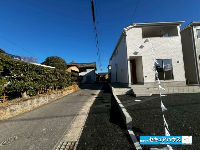 【今からご案内可能】刈谷市泉田町中西　全3棟の前面道路含む現地写真|事前予約にて現地ご見学いただけます！お気軽にお問い合わせください♪
■株式会社　セキュアハウス■
住宅ローンに強く、知識、経験豊富なスタッフ在籍
お客様に寄り添い、ご成約後もサポート致します。