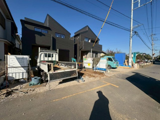 【前面道路含む現地写真】