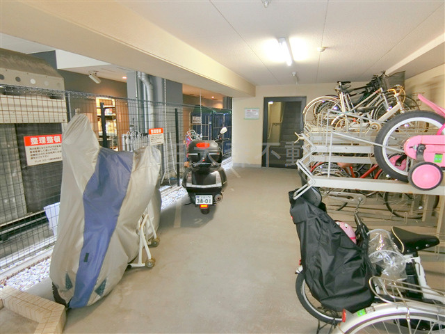 蒲田駅駅近マンションのその他共用部分|屋根付きラック式の駐輪場　空き状況等詳細はお問合せ下さい。